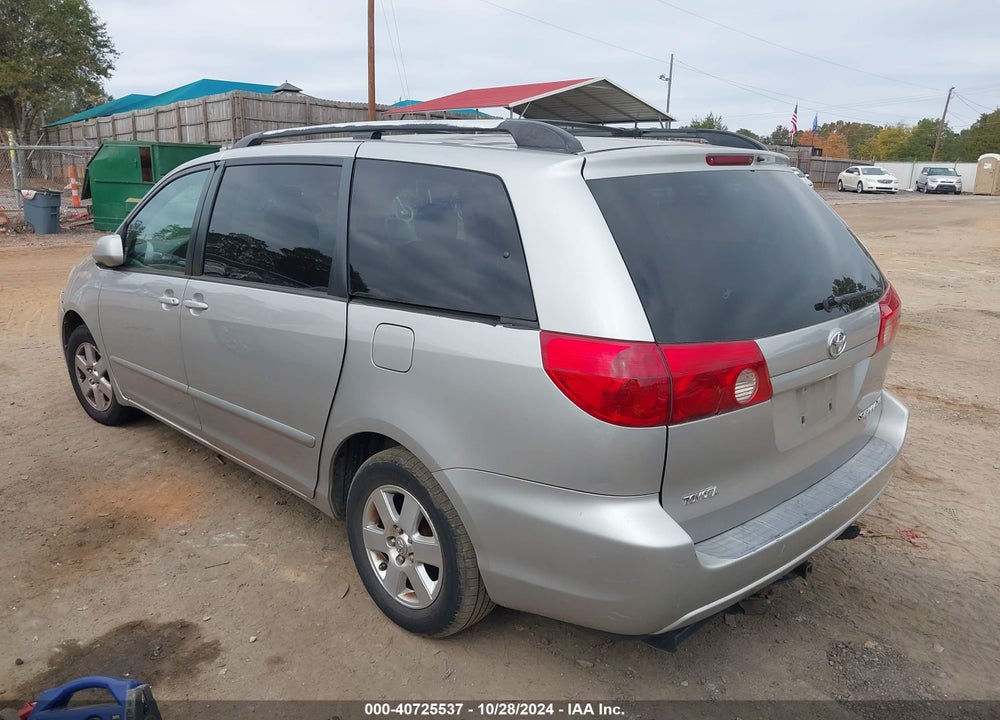 2008 TOYOTA SIENNA XLE VIN: 5TDZK22C58S118123