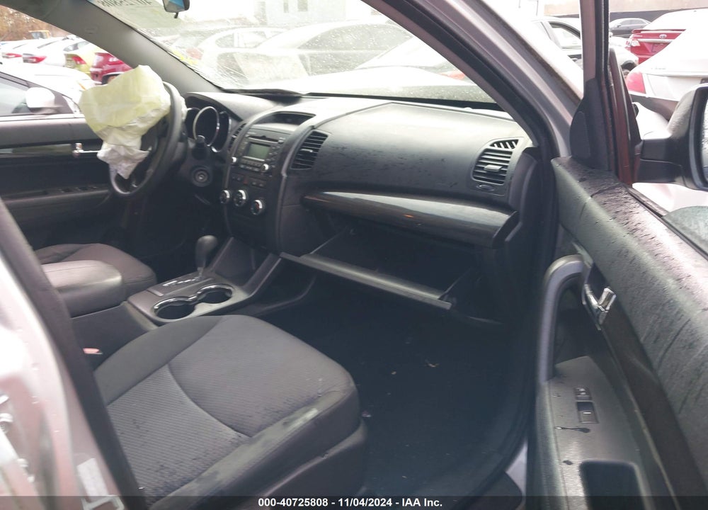 2012 KIA SORENTO LX VIN: 5XYKT3A17CG191438