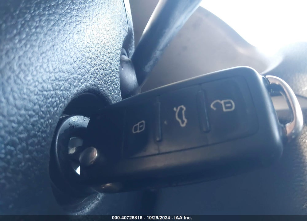 2014 VOLKSWAGEN EOS KOMFORT VIN: WVWBW8AH8EV001269