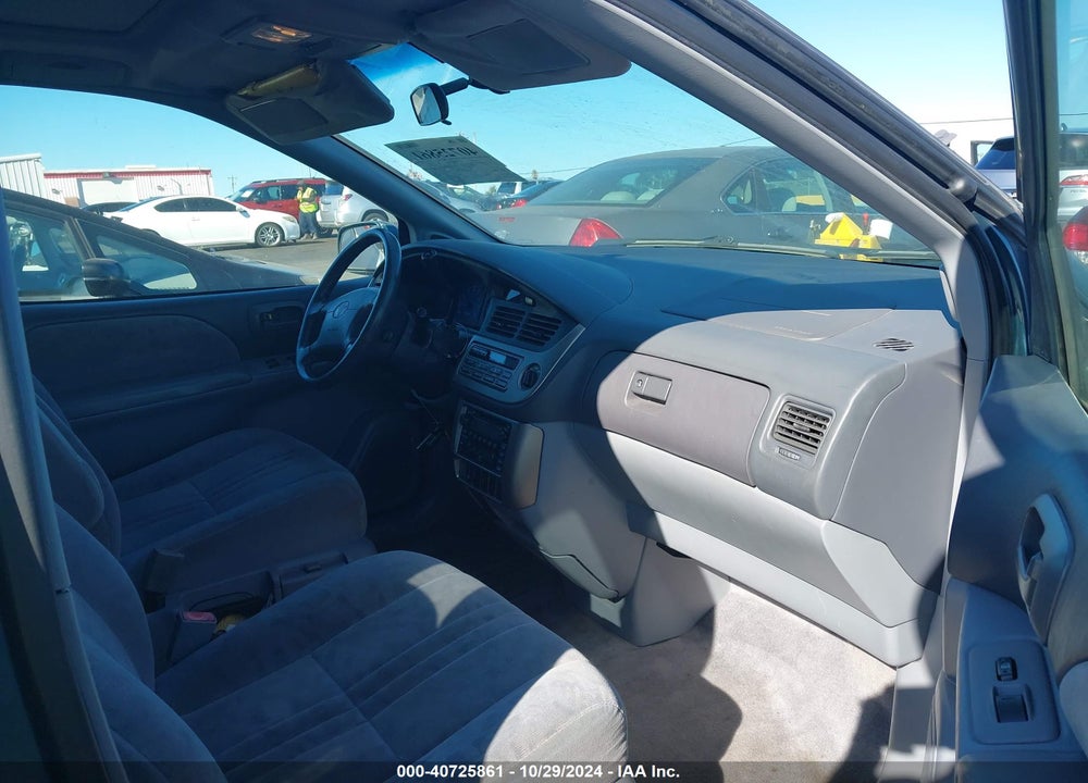 2001 TOYOTA SIENNA XLE VIN: 4T3ZF13C01U394226