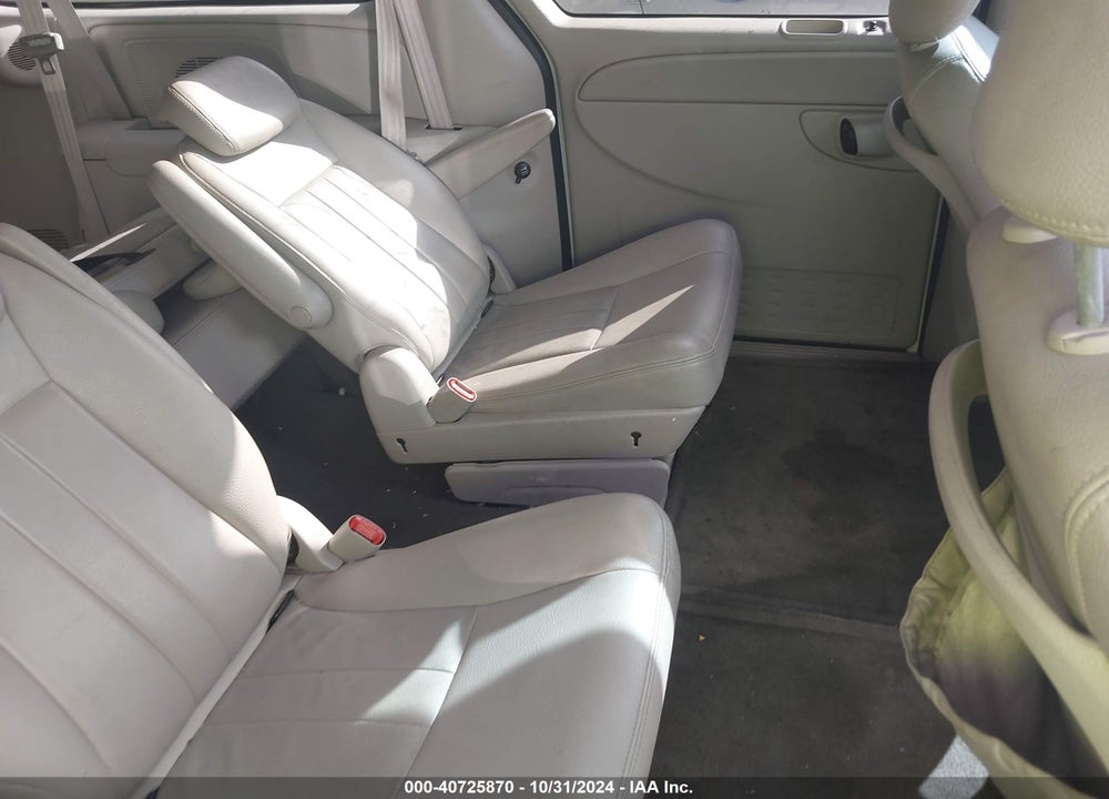 2005 CHRYSLER TOWN & COUNTRY TOURING VIN: 2C4GP54L15R136727