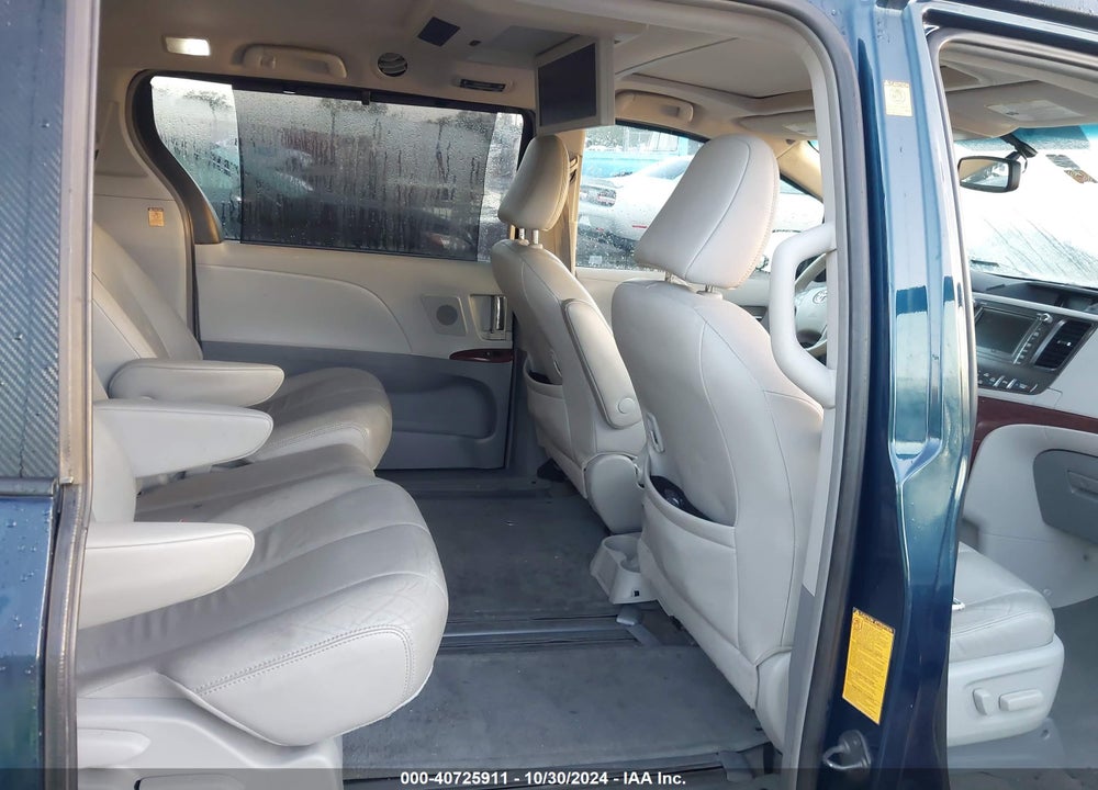 2012 TOYOTA SIENNA XLE V6 7 PASSENGER AUTO ACCESS SEAT/XLE V6 8 PASSENGER VIN: 5TDYK3DC9CS246842