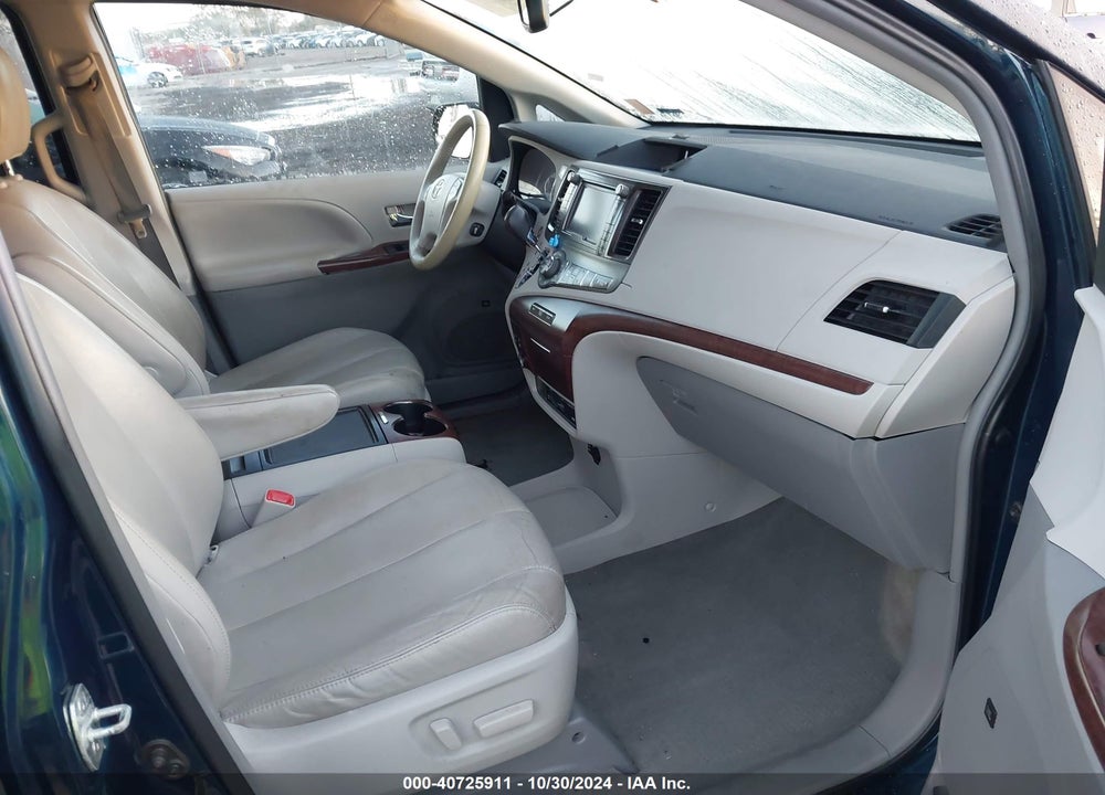 2012 TOYOTA SIENNA XLE V6 7 PASSENGER AUTO ACCESS SEAT/XLE V6 8 PASSENGER VIN: 5TDYK3DC9CS246842