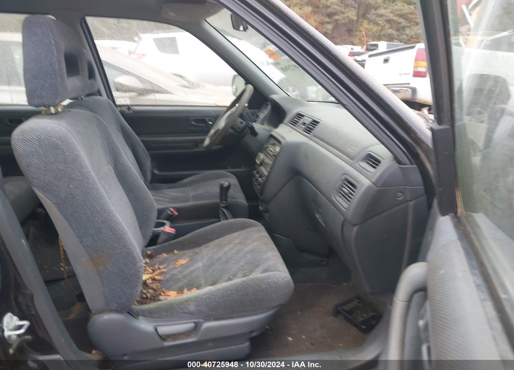 1999 HONDA CR-V LX VIN: JHLRD1747XC005153