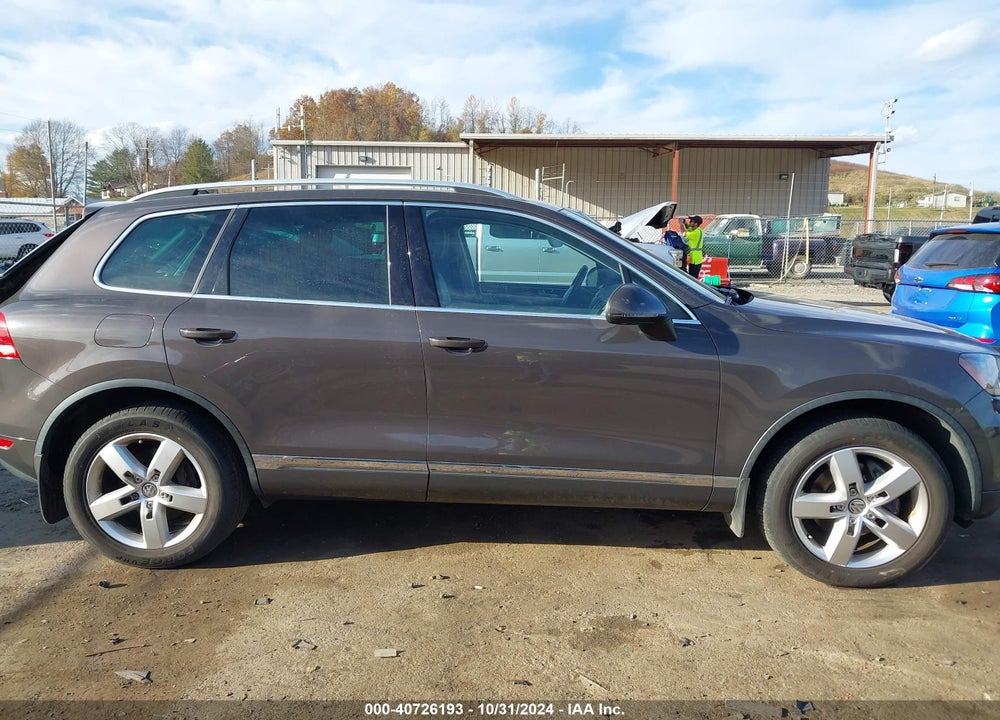 2013 VOLKSWAGEN TOUAREG VR6 LUX VIN: WVGEF9BP4DD005702