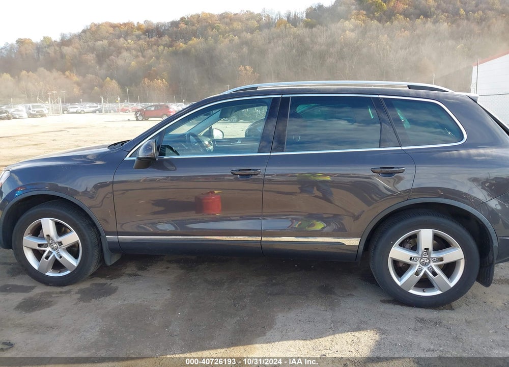 2013 VOLKSWAGEN TOUAREG VR6 LUX VIN: WVGEF9BP4DD005702