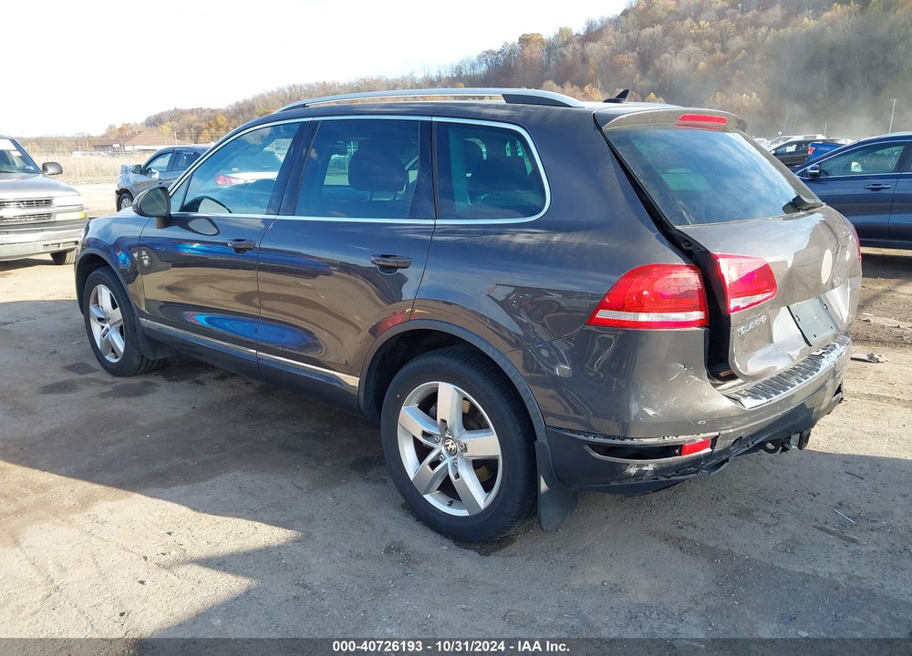 2013 VOLKSWAGEN TOUAREG VR6 LUX VIN: WVGEF9BP4DD005702