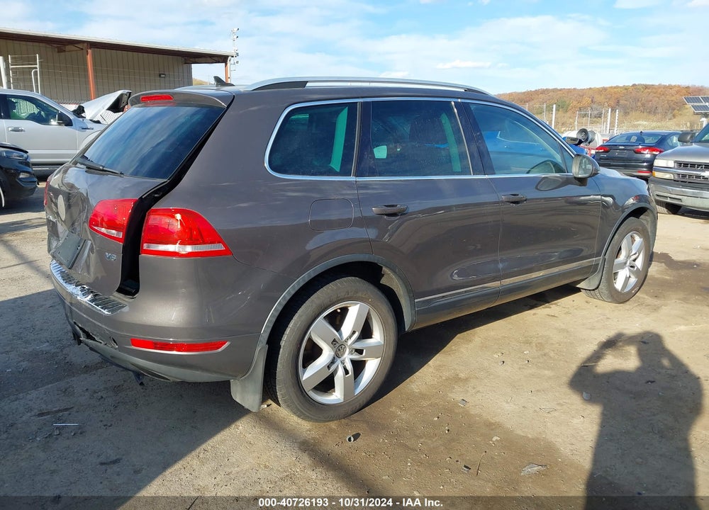 2013 VOLKSWAGEN TOUAREG VR6 LUX VIN: WVGEF9BP4DD005702
