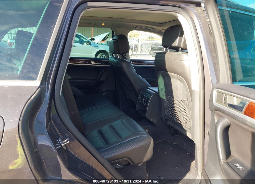2013 VOLKSWAGEN TOUAREG VR6 LUX VIN: WVGEF9BP4DD005702