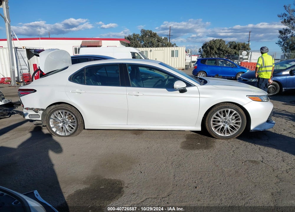 2018 TOYOTA CAMRY XLE VIN: 4T1B11HK3JU011680