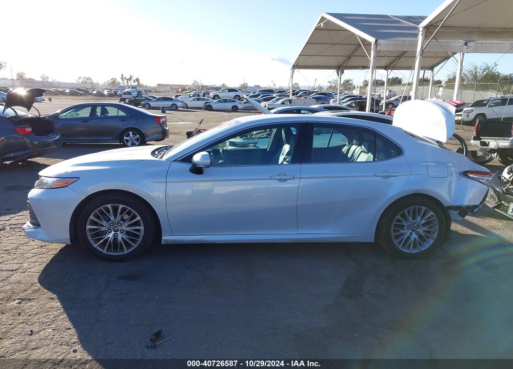 2018 TOYOTA CAMRY XLE VIN: 4T1B11HK3JU011680