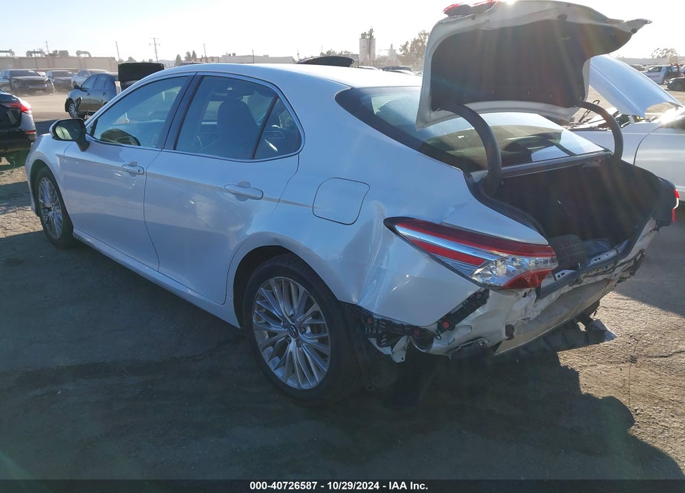 2018 TOYOTA CAMRY XLE VIN: 4T1B11HK3JU011680