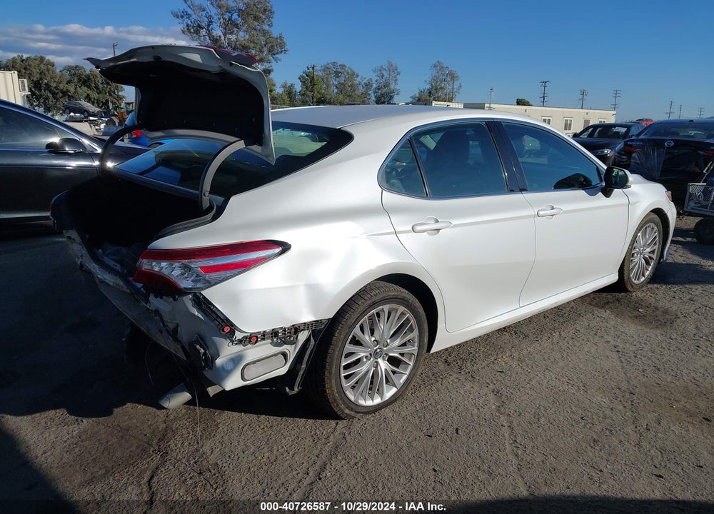 2018 TOYOTA CAMRY XLE VIN: 4T1B11HK3JU011680