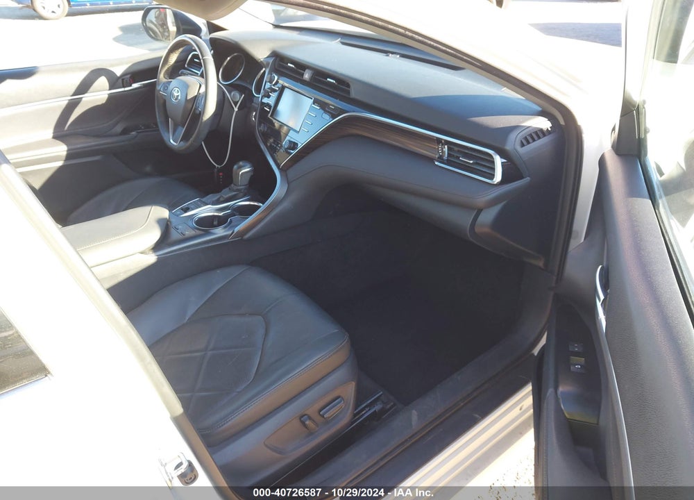 2018 TOYOTA CAMRY XLE VIN: 4T1B11HK3JU011680