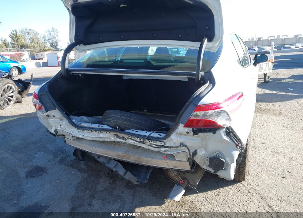 2018 TOYOTA CAMRY XLE VIN: 4T1B11HK3JU011680