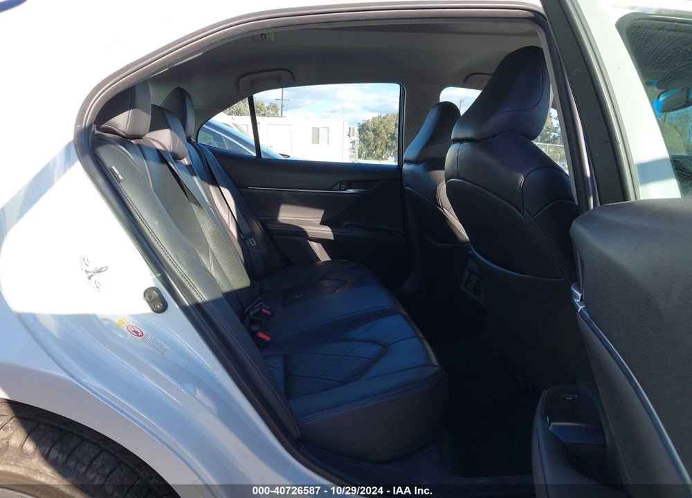 2018 TOYOTA CAMRY XLE VIN: 4T1B11HK3JU011680