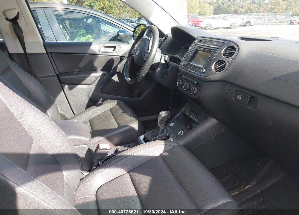 2016 VOLKSWAGEN TIGUAN S VIN: WVGBV7AX7GW601472