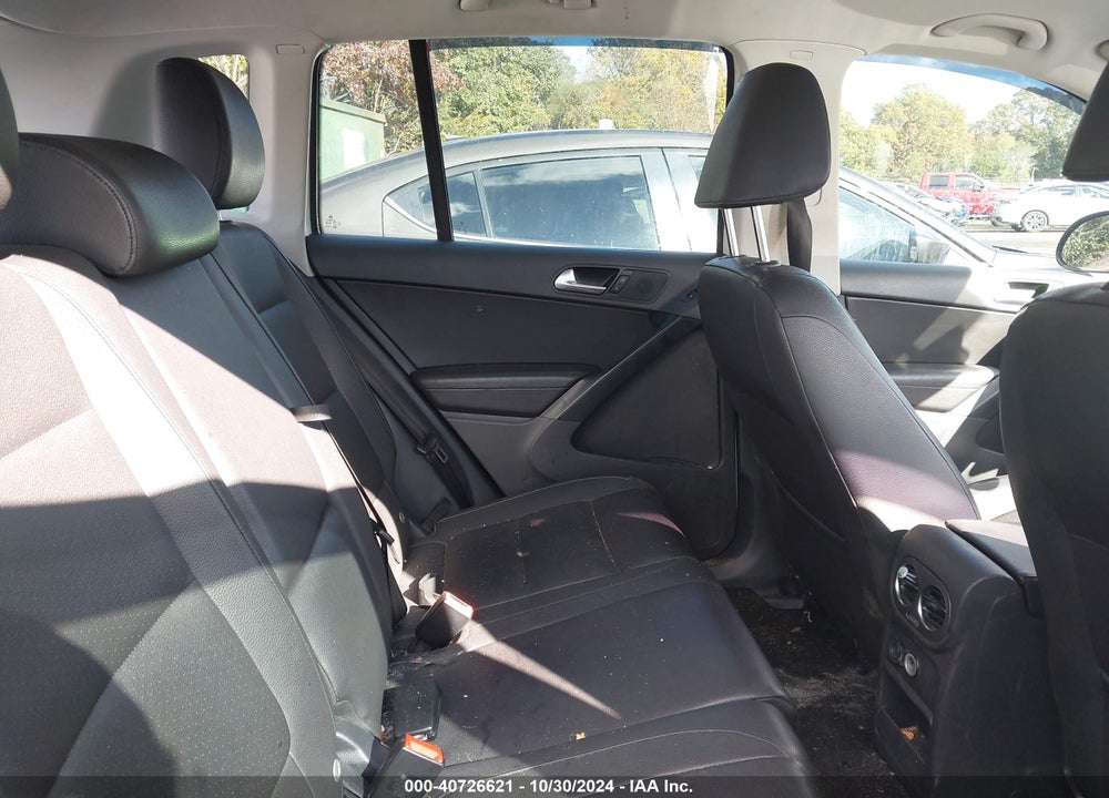 2016 VOLKSWAGEN TIGUAN S VIN: WVGBV7AX7GW601472