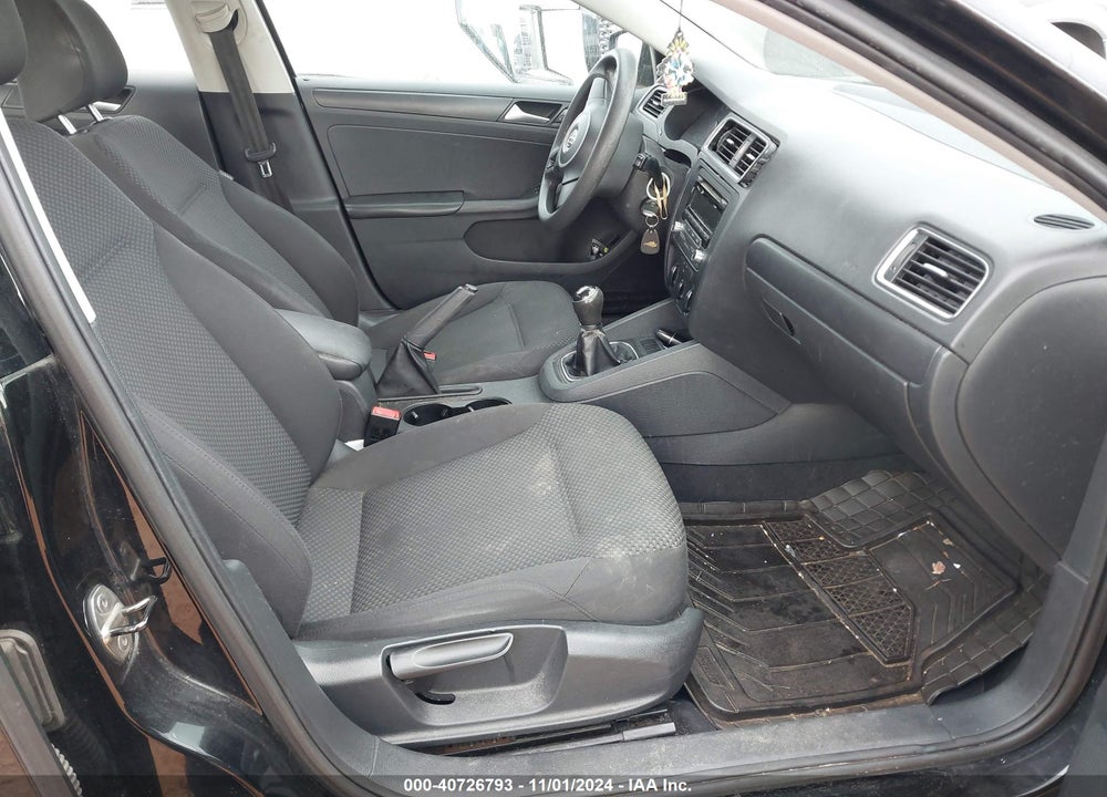 2013 VOLKSWAGEN JETTA 2.0L S VIN: 3VW1K7AJ8DM261228