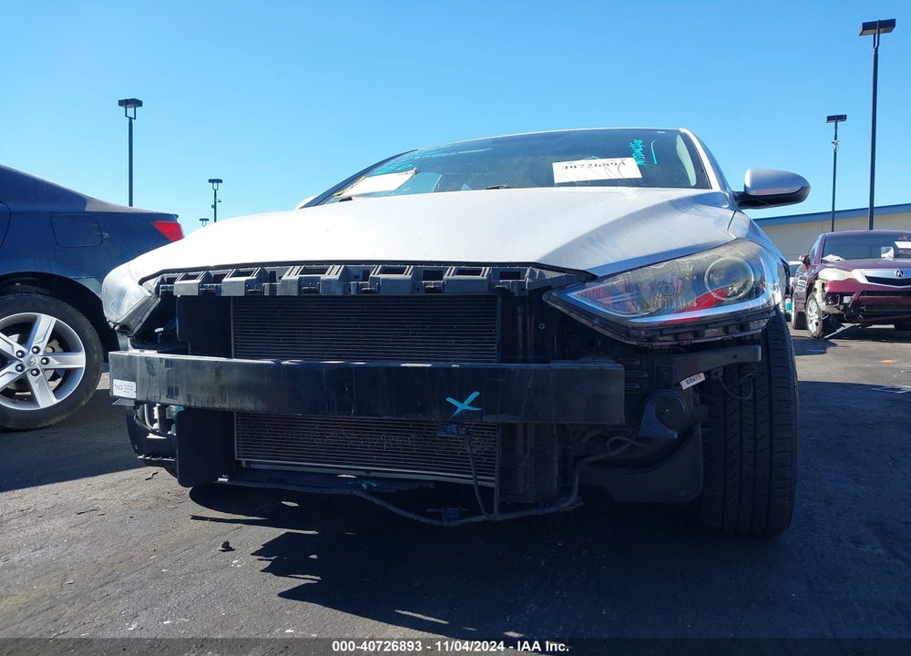 2018 HYUNDAI ELANTRA SEL VIN: 5NPD84LF6JH240921