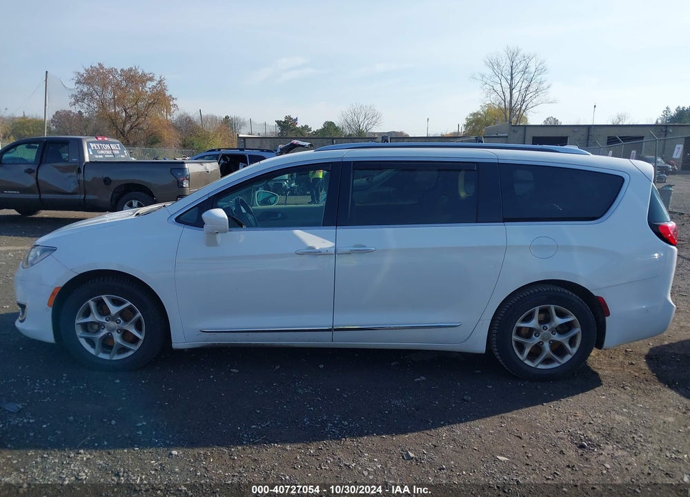 2018 CHRYSLER PACIFICA TOURING L VIN: 2C4RC1BG7JR339280