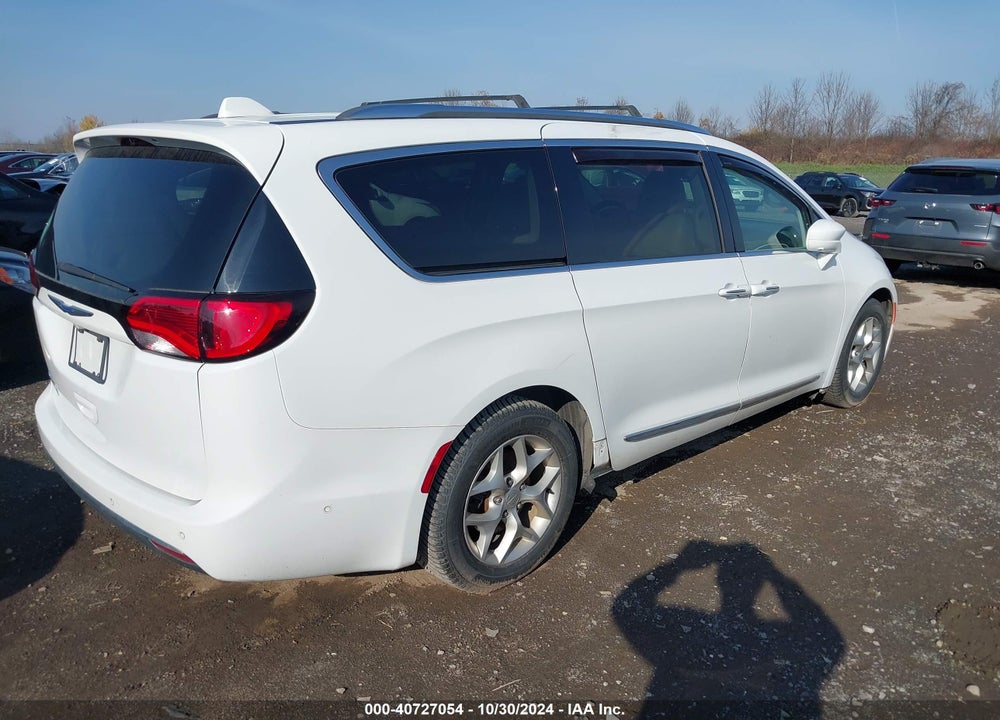 2018 CHRYSLER PACIFICA TOURING L VIN: 2C4RC1BG7JR339280