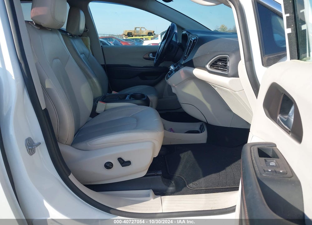2018 CHRYSLER PACIFICA TOURING L VIN: 2C4RC1BG7JR339280