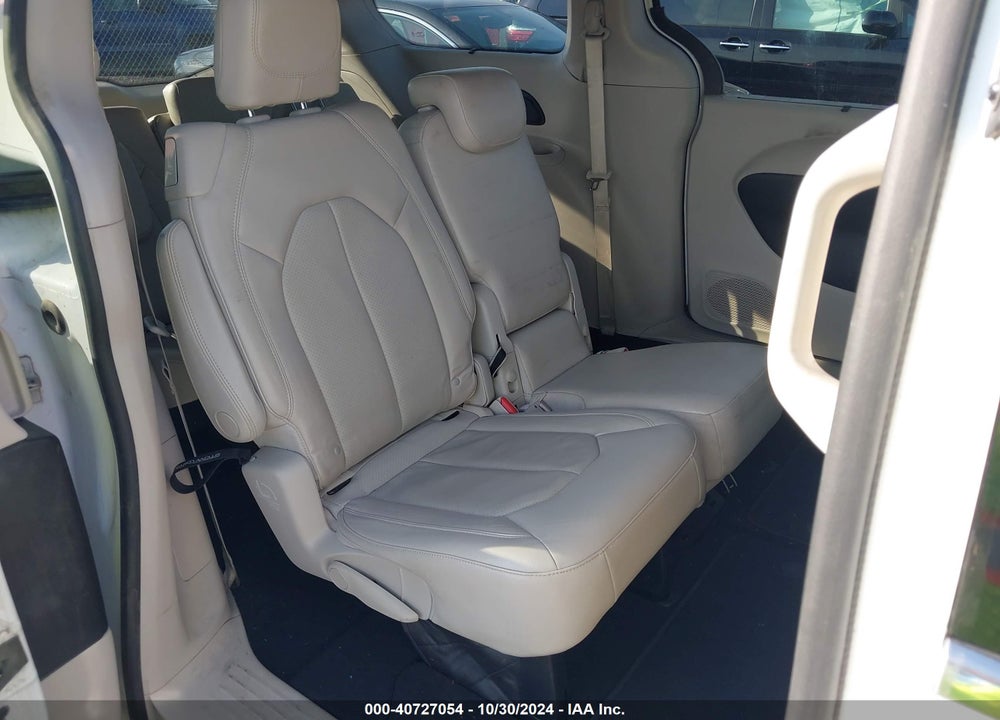 2018 CHRYSLER PACIFICA TOURING L VIN: 2C4RC1BG7JR339280