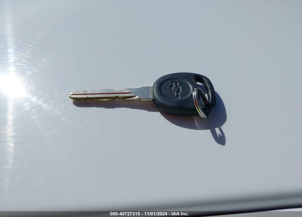 2005 CHEVROLET CLASSIC VIN: 1G1ND52F15M194121