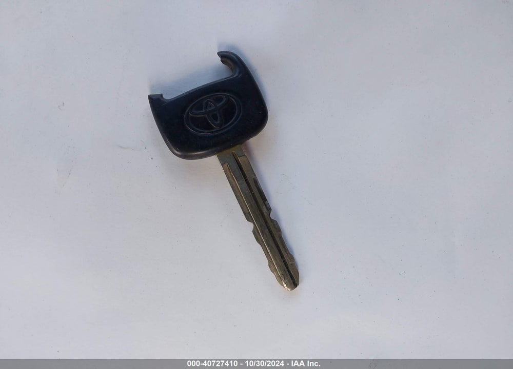 2000 TOYOTA TACOMA VIN: 5TEVL52NXYZ711820
