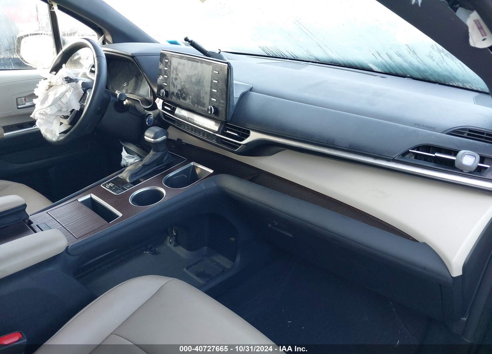 2021 TOYOTA SIENNA XLE VIN: 5TDYRKEC2MS073574