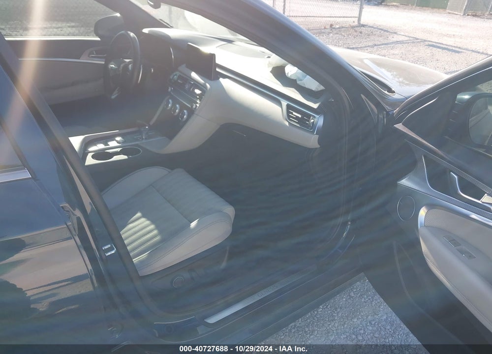 2022 GENESIS G70 3.3T AWD VIN: KMTG54TE8NU095696
