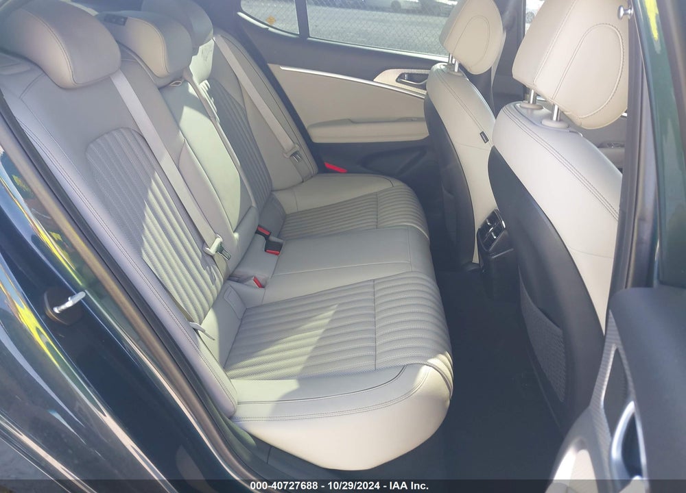 2022 GENESIS G70 3.3T AWD VIN: KMTG54TE8NU095696