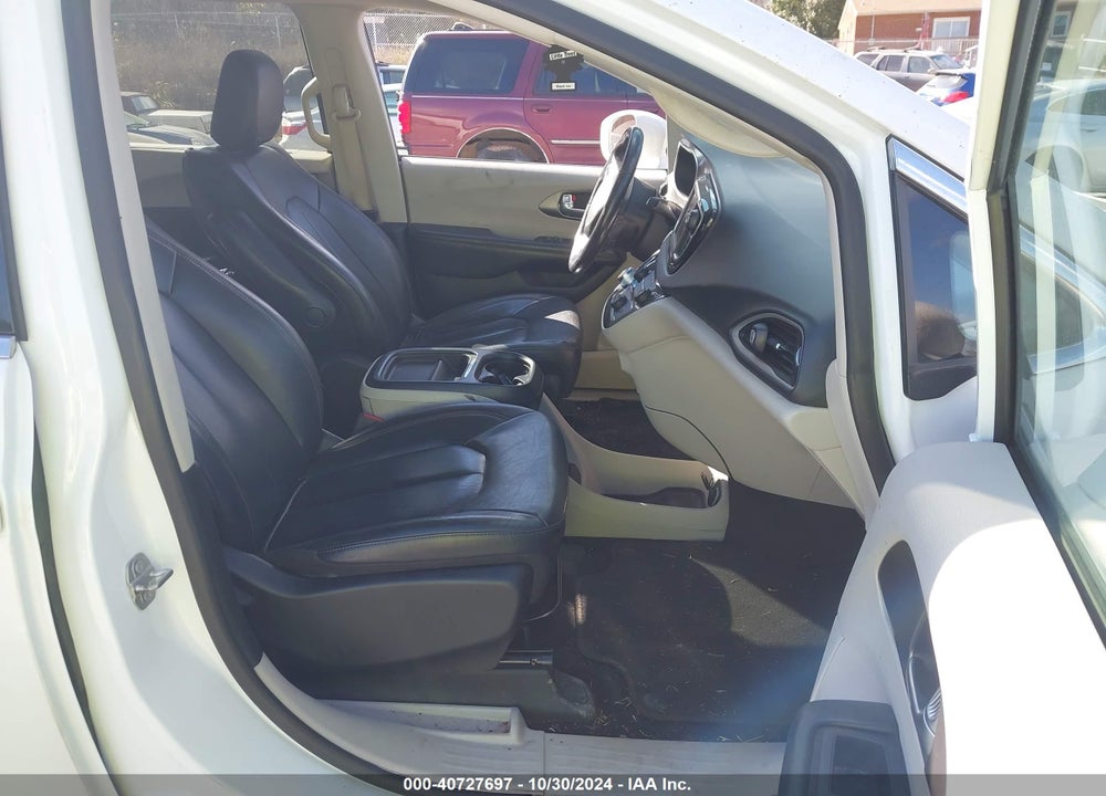 2020 CHRYSLER PACIFICA TOURING L VIN: 2C4RC1BGXLR272189