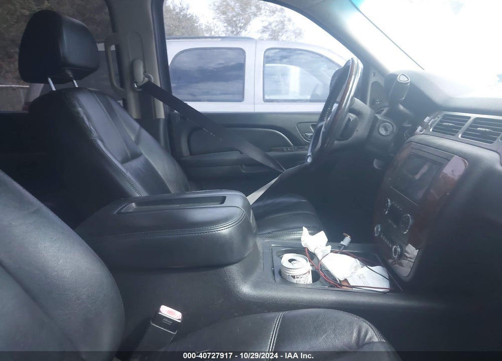 2007 CHEVROLET TAHOE LT VIN: 1GNFC13077R263828