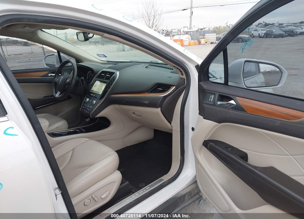 2019 LINCOLN MKC SELECT VIN: 5LMCJ2C93KUL09496