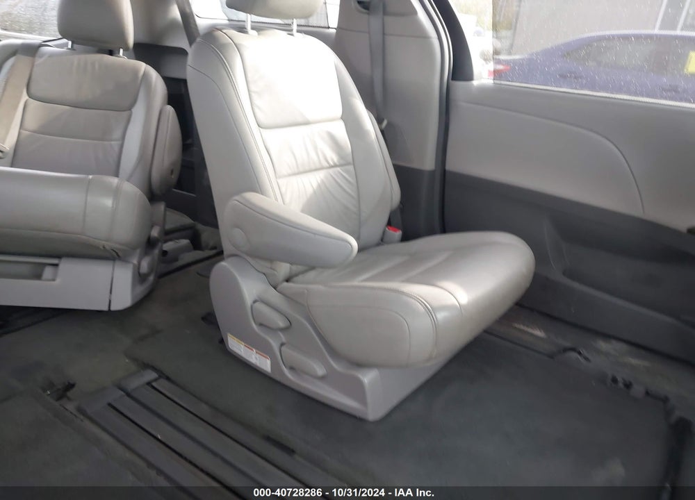 2015 TOYOTA SIENNA XLE LIMITED VIN: 5TDYK3DCXFS643030