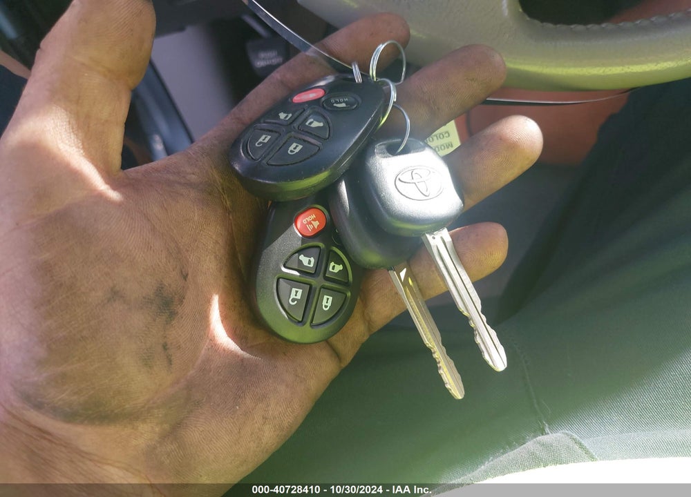 2005 TOYOTA SIENNA XLE VIN: 5TDZA22C35S319128