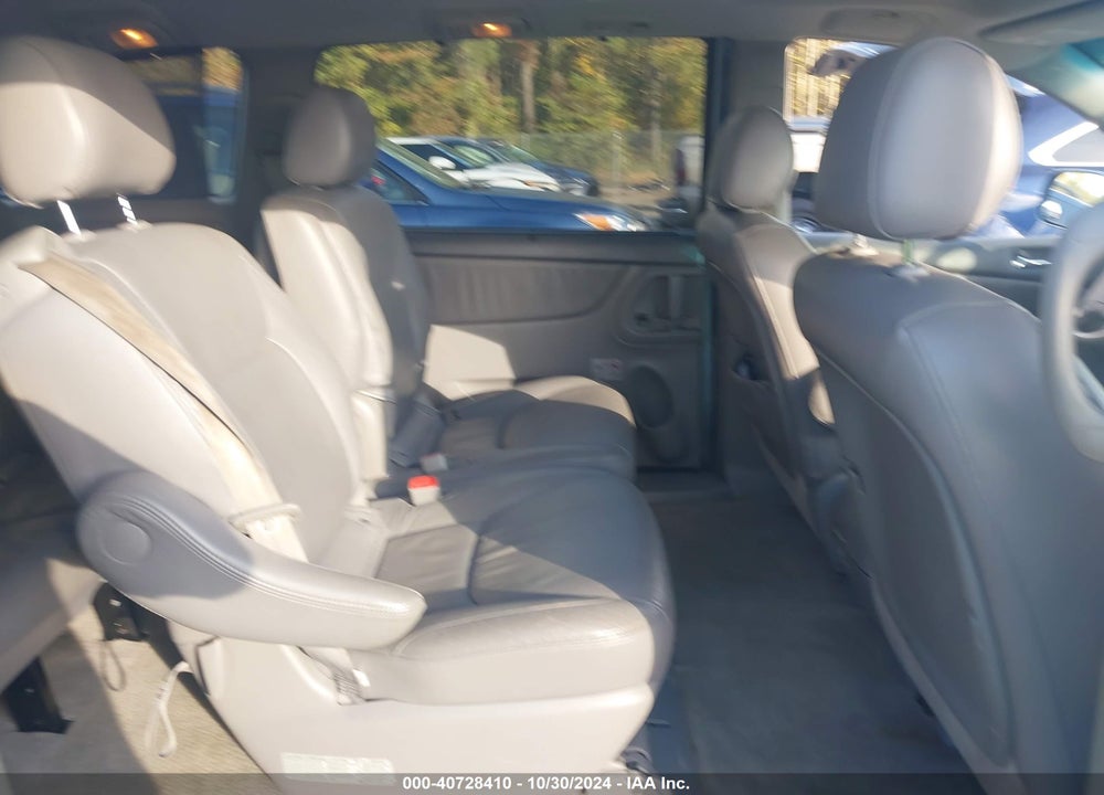 2005 TOYOTA SIENNA XLE VIN: 5TDZA22C35S319128