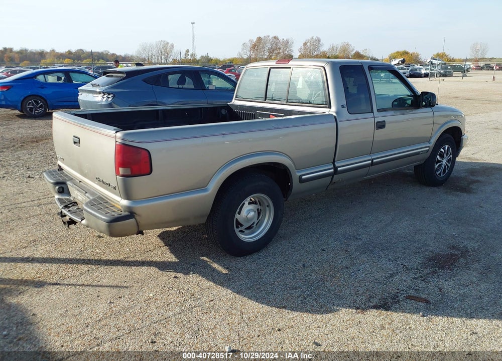 2001 CHEVROLET S-10 LS VIN: 1GCCS195318186079