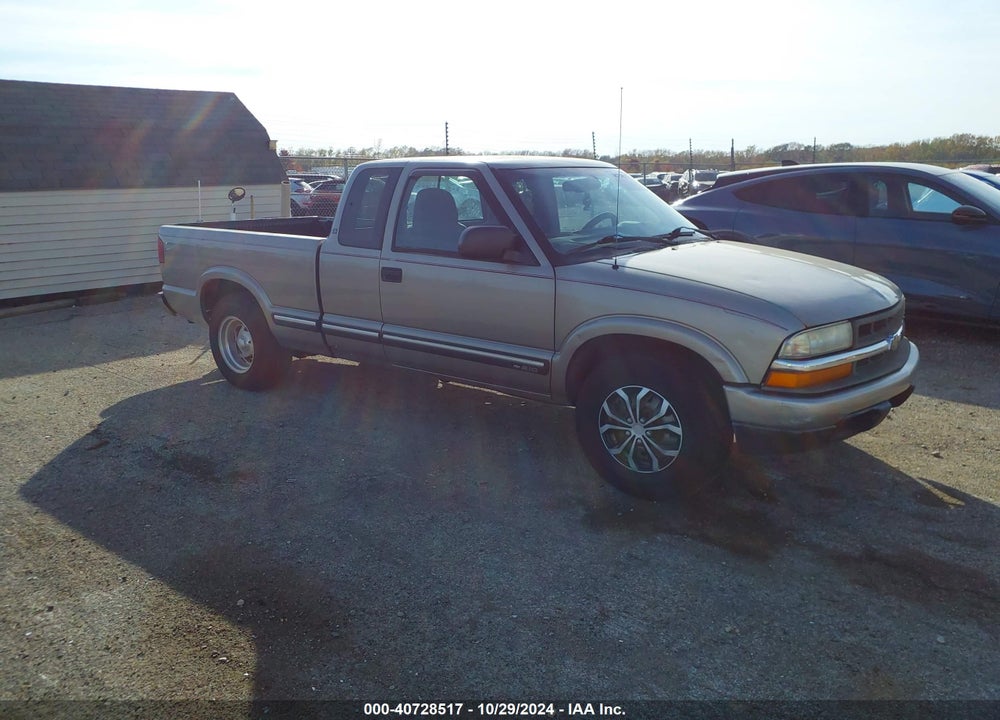 2001 CHEVROLET S-10 LS VIN: 1GCCS195318186079