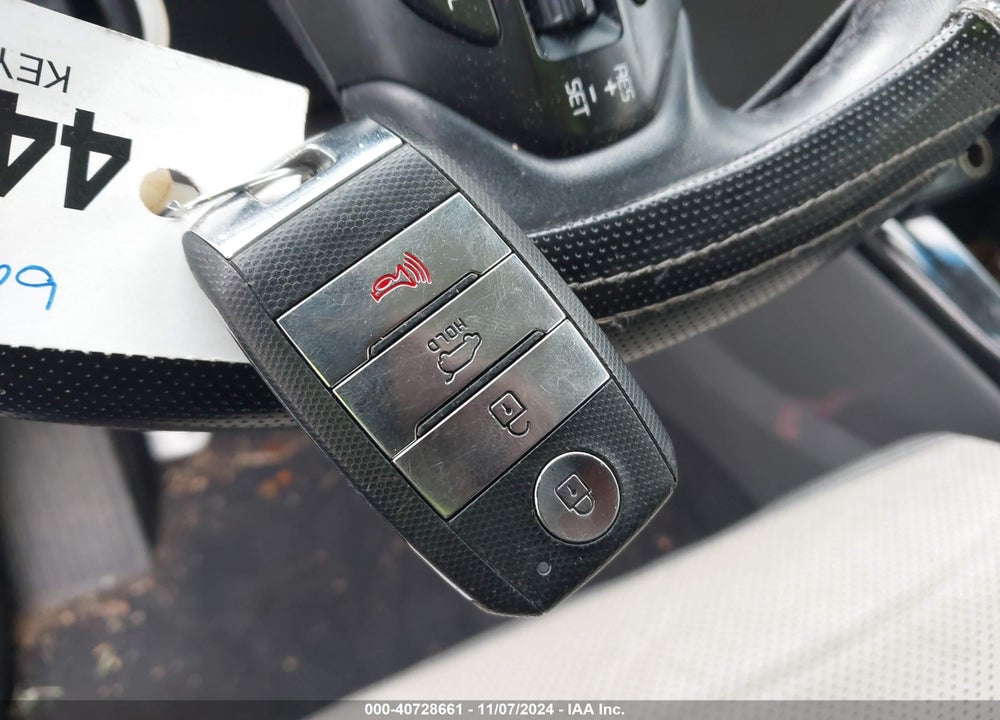 2016 KIA SORENTO 3.3L SX VIN: 5XYPKDA55GG112159