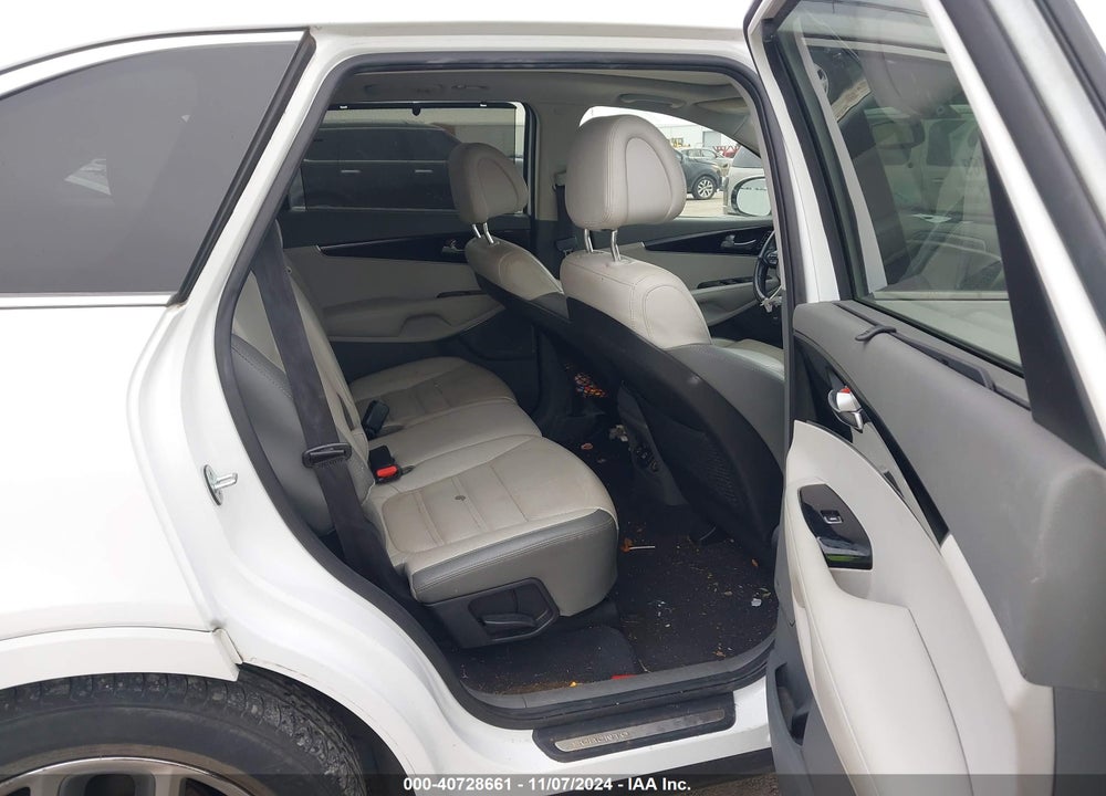 2016 KIA SORENTO 3.3L SX VIN: 5XYPKDA55GG112159