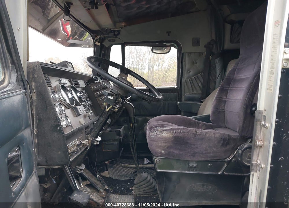 1996 KENWORTH CONSTRUCTION T600 VIN: 1XKAD29X4TR681689