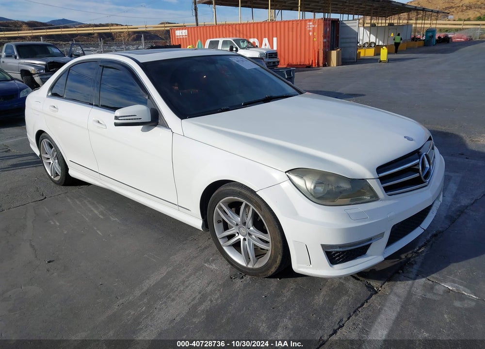 2013 MERCEDES-BENZ C 250 LUXURY/SPORT VIN: WDDGF4HB6DA859271