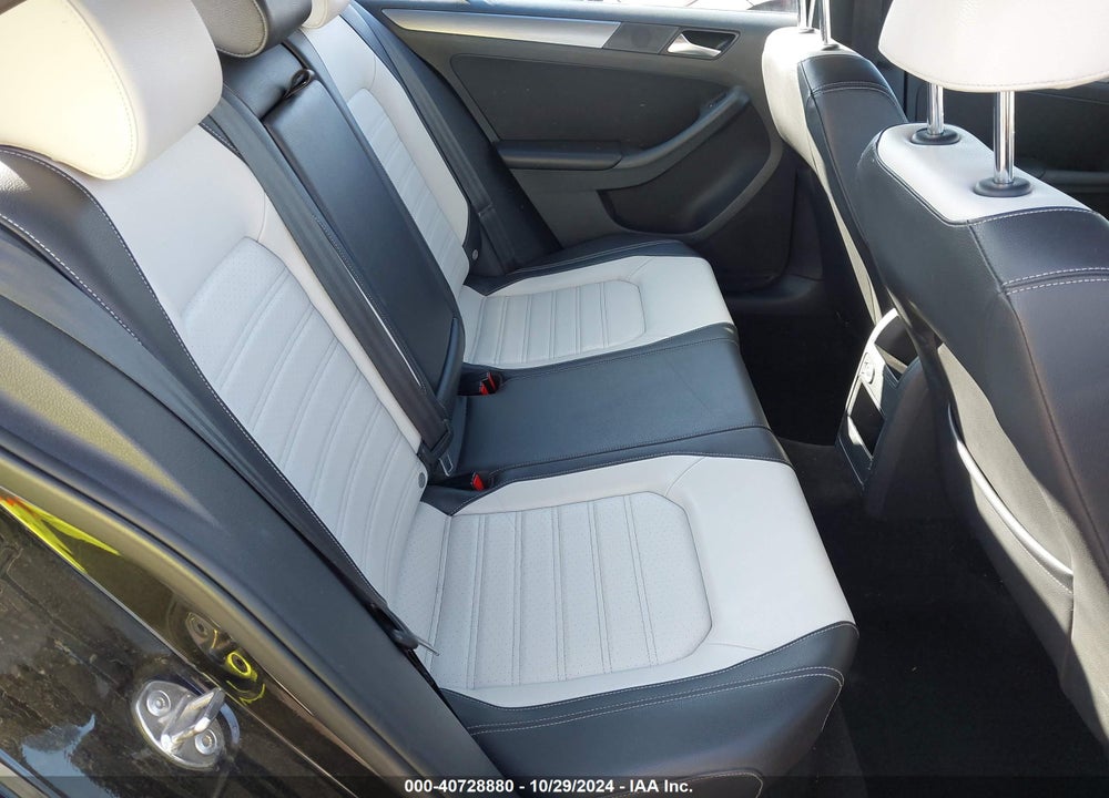 2016 VOLKSWAGEN JETTA 1.8T SPORT VIN: 3VWD17AJ8GM239203