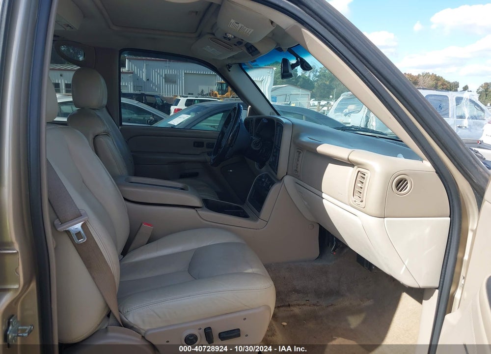 2005 CHEVROLET SUBURBAN 1500 LT VIN: 3GNFK16Z05G137000