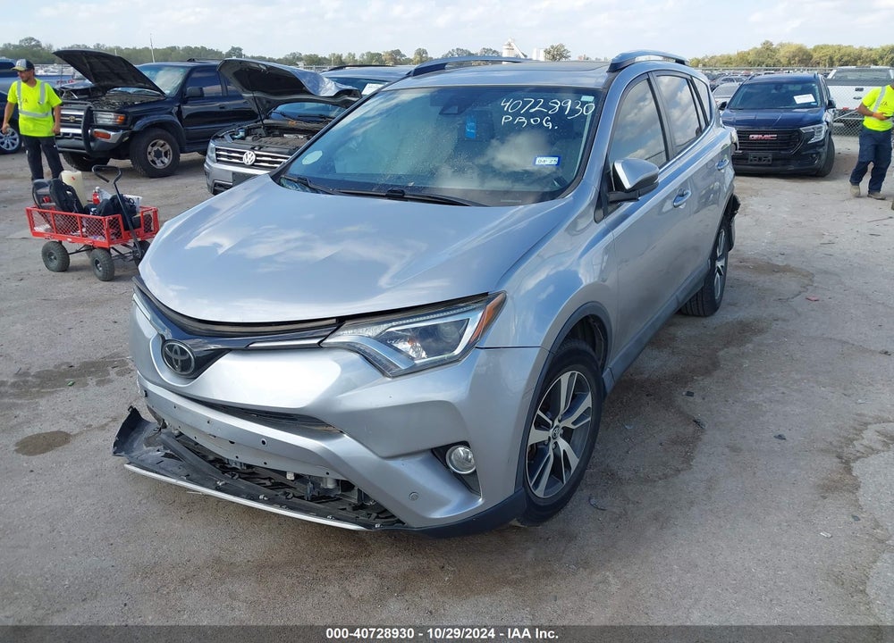 2018 TOYOTA RAV4 ADVENTURE/XLE VIN: JTMWFREVXJJ166085