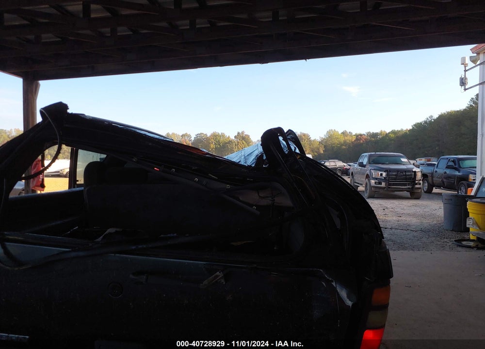 2003 CHEVROLET SUBURBAN 1500 LS VIN: 3GNEC16Z43G341045