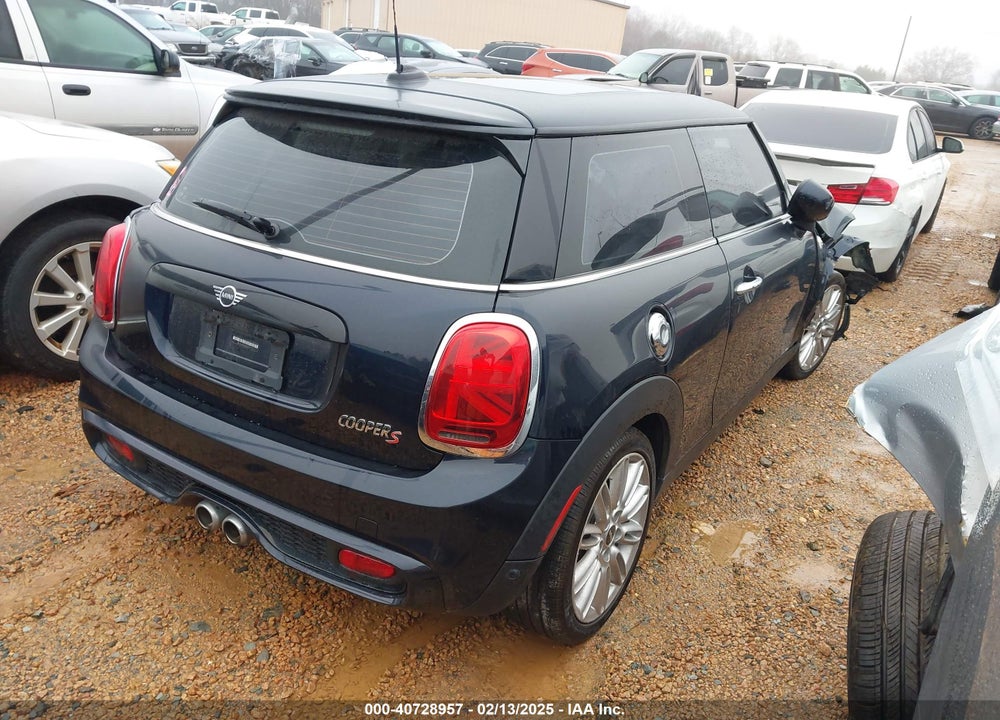 2020 MINI COOPER VIN: WMWXR5C04L2L50993
